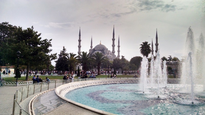 mesquita azul, vista da praça sultanahmet (arquivo pessoal)