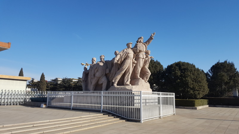 Monumento em frente ao Mausoléu Mao Tsé-Tung - PEQUIM